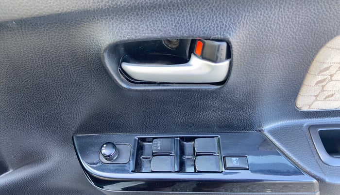 2017 Maruti Wagon R 1.0 VXI, Petrol, Manual, 48,824 km, Driver Side Door Panels Control