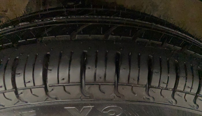 2013 Maruti Alto 800 LXI CNG, CNG, Manual, 56,905 km, Right Front Tyre Tread