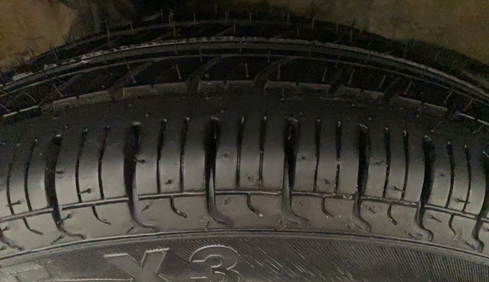 2013 Maruti Alto 800 LXI CNG, CNG, Manual, 56,905 km, Left Front Tyre Tread