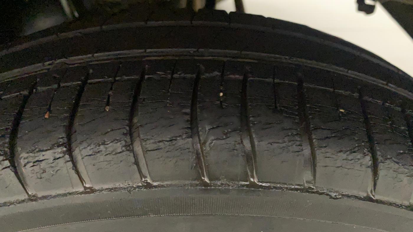 2013 Maruti Alto 800 LXI CNG, CNG, Manual, 56,905 km, Left Rear Tyre Tread
