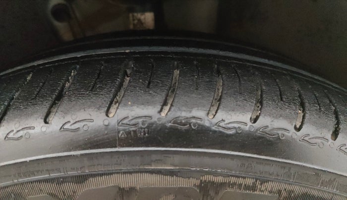 2022 Volkswagen VIRTUS TOPLINE TSI 1.0 AT, Petrol, Automatic, 11,979 km, Right Front Tyre Tread