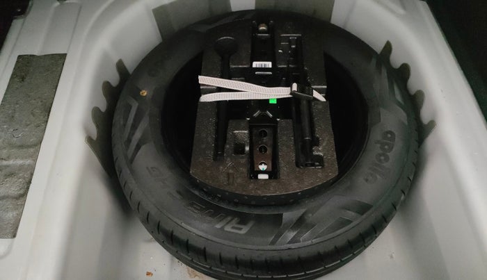 2022 Volkswagen VIRTUS TOPLINE TSI 1.0 AT, Petrol, Automatic, 11,979 km, Spare Tyre