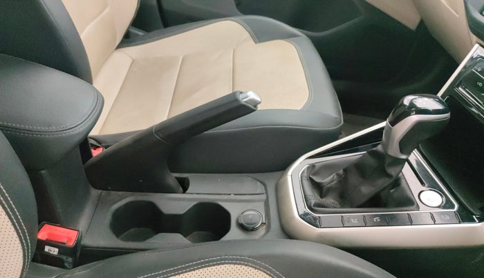 2022 Volkswagen VIRTUS TOPLINE TSI 1.0 AT, Petrol, Automatic, 11,979 km, Gear Lever