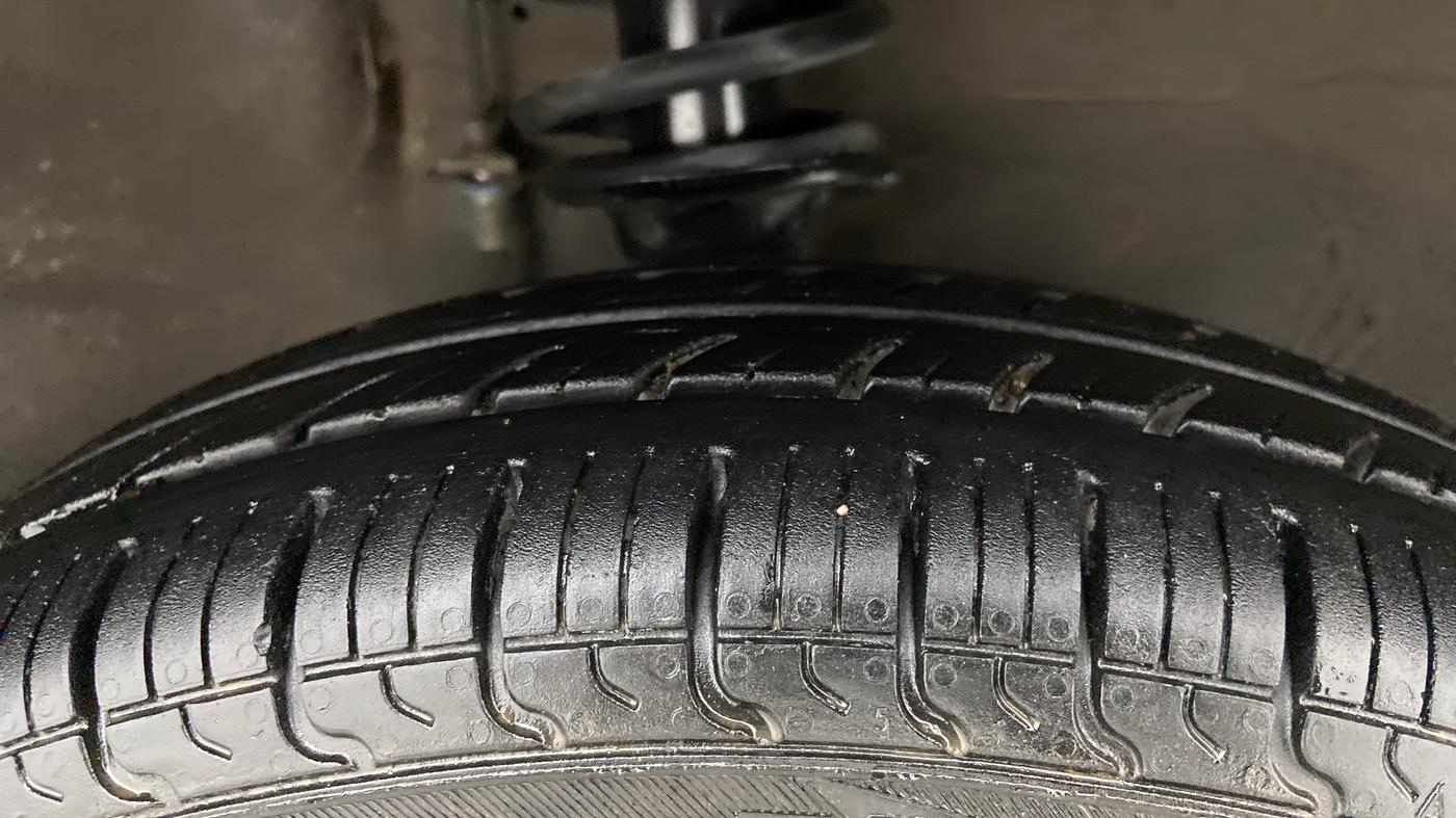 2014 Maruti Alto 800 LXI, Petrol, Manual, 41,028 km, Right Front Tyre Tread