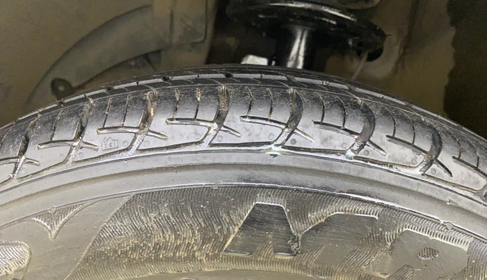 2016 Maruti Baleno DELTA PETROL 1.2, Petrol, Manual, 53,339 km, Left Front Tyre Tread