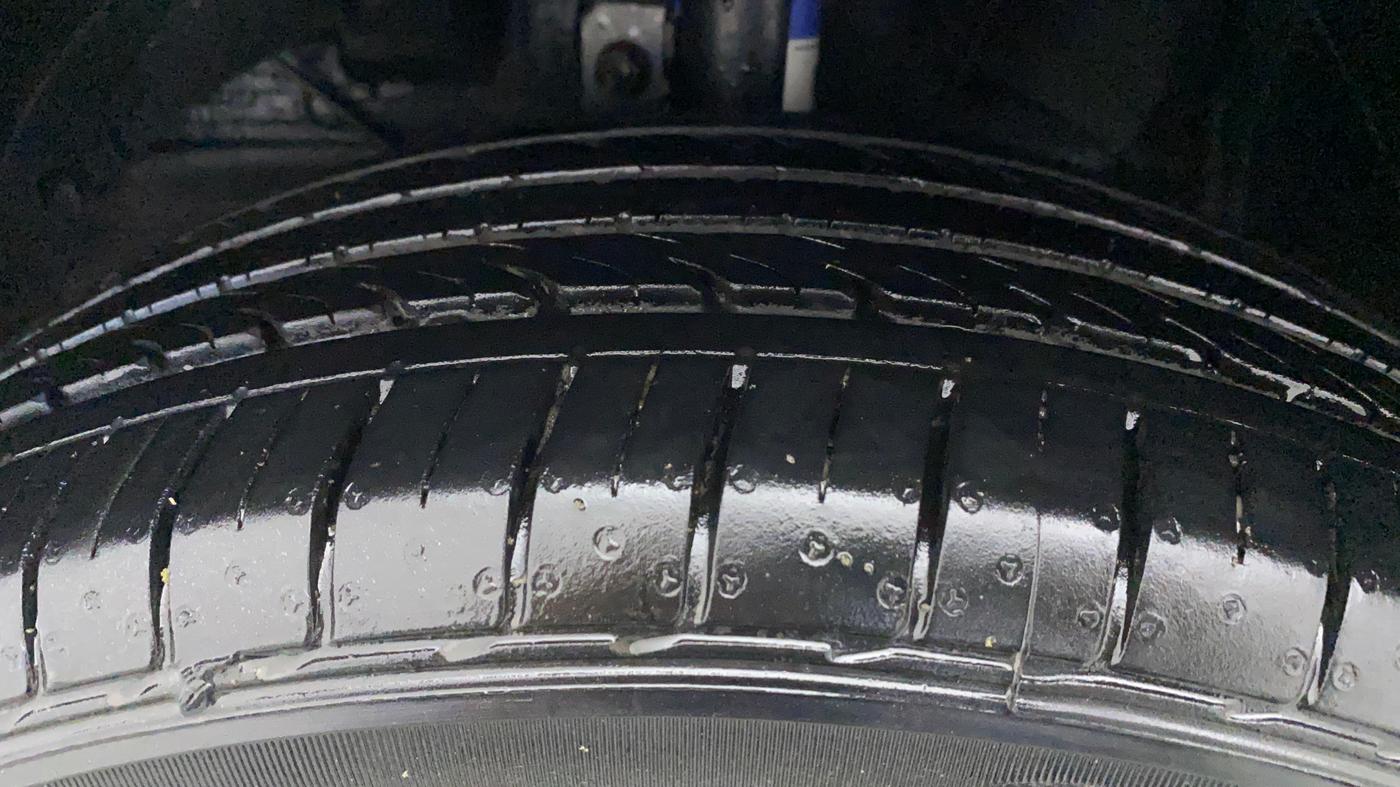 2017 Maruti Baleno ALPHA DIESEL 1.3, Diesel, Manual, 82,136 km, Left Front Tyre Tread