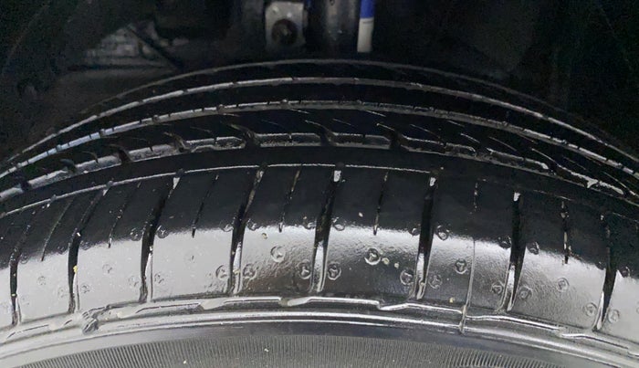 2017 Maruti Baleno ALPHA DIESEL 1.3, Diesel, Manual, 82,136 km, Left Front Tyre Tread