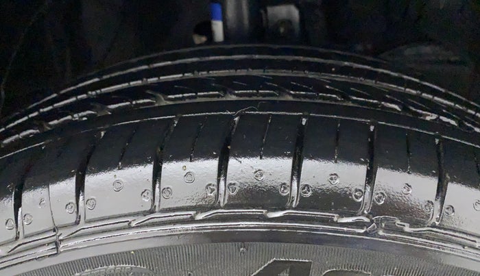 2017 Maruti Baleno ALPHA DIESEL 1.3, Diesel, Manual, 82,136 km, Right Front Tyre Tread