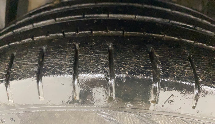 2017 Maruti Ciaz ZXI+ AT, Petrol, Automatic, 47,778 km, Left Front Tyre Tread