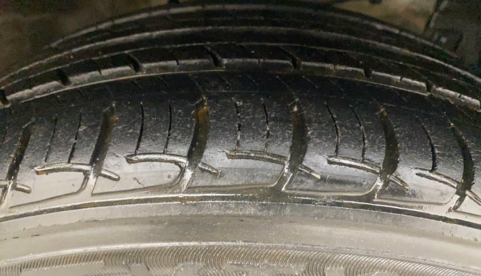 2017 Maruti Ciaz ZXI+ AT, Petrol, Automatic, 47,778 km, Right Front Tyre Tread