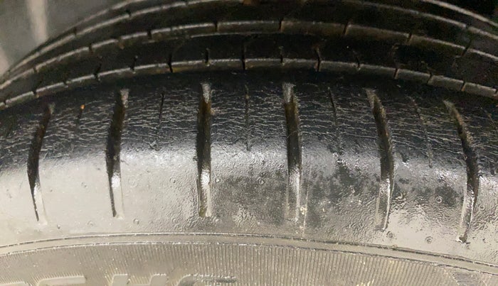 2017 Maruti Ciaz ZXI+ AT, Petrol, Automatic, 47,778 km, Left Rear Tyre Tread