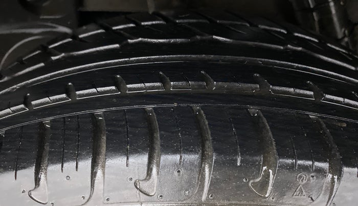 2016 Renault Duster RXL AMT 110 PS, Diesel, Automatic, 26,034 km, Right Rear Tyre Tread
