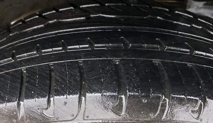 2016 Renault Duster RXL AMT 110 PS, Diesel, Automatic, 26,034 km, Left Rear Tyre Tread