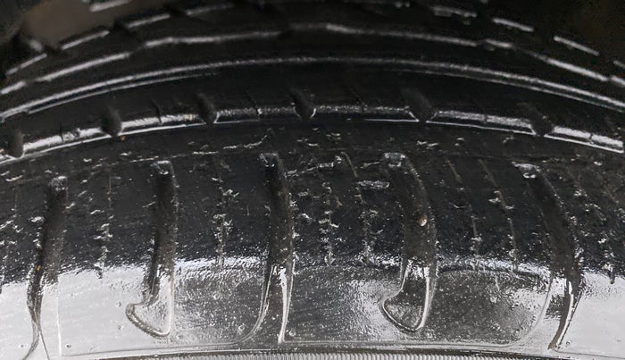 2016 Renault Duster RXL AMT 110 PS, Diesel, Automatic, 26,034 km, Left Front Tyre Tread