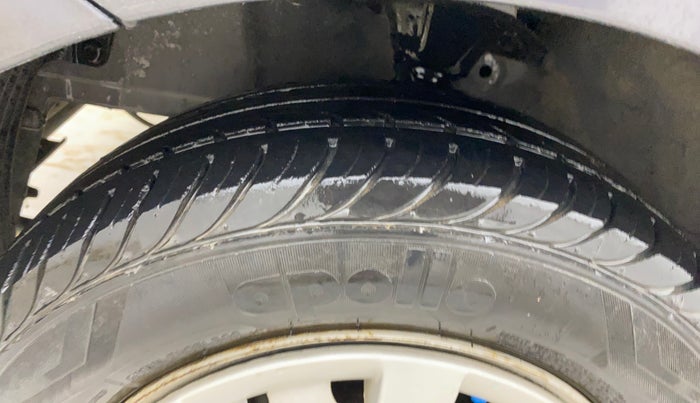 2017 Hyundai Eon ERA +, Petrol, Manual, 43,284 km, Left Front Tyre Tread