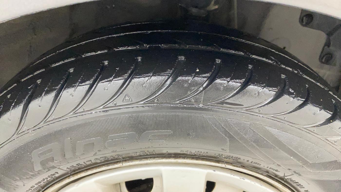 2017 Hyundai Eon ERA +, Petrol, Manual, 43,341 km, Right Front Tyre Tread