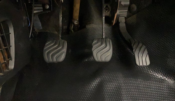 2021 Renault Kwid RXT 1.0 (O), Petrol, Manual, 42,387 km, Pedals