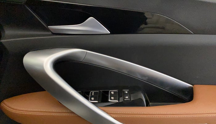 2022 MG HECTOR PLUS SHARP 1.5 PETROL TURBO CVT 6-STR, Petrol, Automatic, 18,482 km, Driver Side Door Panels Control