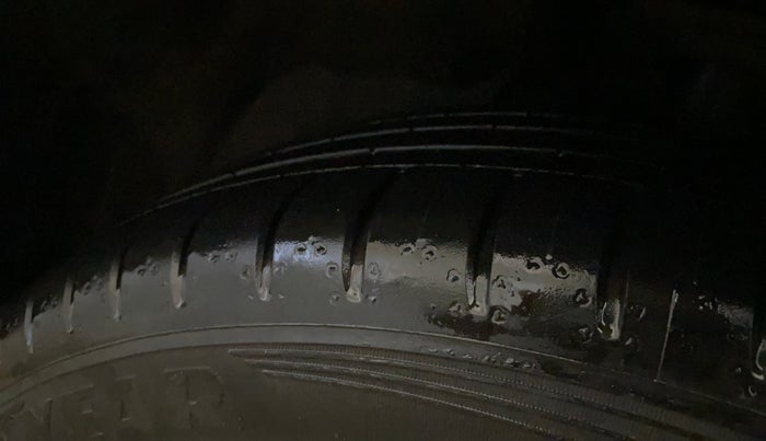 2022 MG HECTOR PLUS SHARP 1.5 PETROL TURBO CVT 6-STR, Petrol, Automatic, 18,482 km, Left Front Tyre Tread