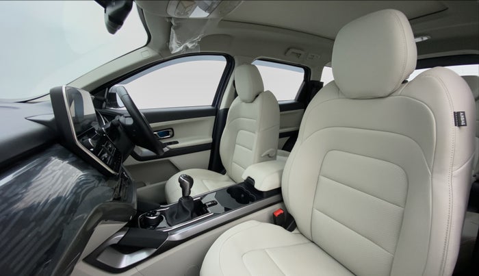 2021 Tata Safari XZ+ 2.0 KRYOTEC, Diesel, Manual, 12,638 km, Right Side Front Door Cabin