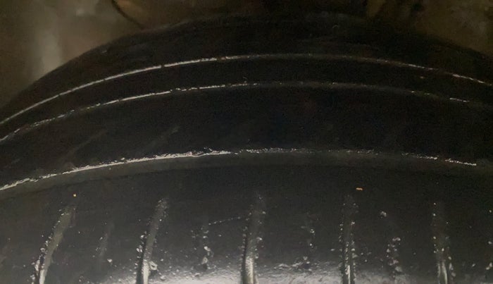 2017 Hyundai Elite i20 ASTA 1.2, Petrol, Manual, 1,06,073 km, Left Front Tyre Tread