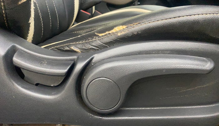 2017 Hyundai Elite i20 ASTA 1.2, Petrol, Manual, 1,06,073 km, Driver Side Adjustment Panel