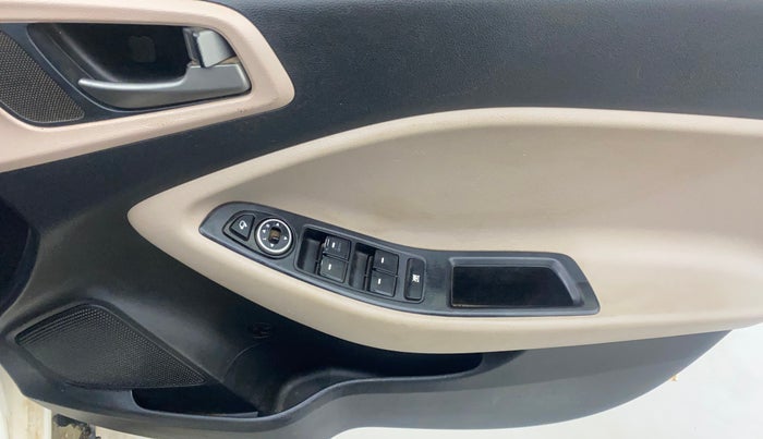 2017 Hyundai Elite i20 ASTA 1.2, Petrol, Manual, 1,06,073 km, Driver Side Door Panels Control