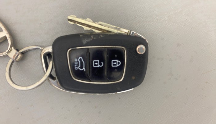 2017 Hyundai Elite i20 ASTA 1.2, Petrol, Manual, 1,06,073 km, Key Close Up