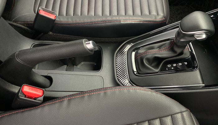 2022 KIA SONET GTX PLUS 1.5D AT DUAL TONE, Diesel, Automatic, 4,546 km, Gear Lever