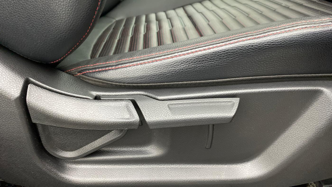 2022 KIA SONET GTX PLUS 1.5D AT DUAL TONE, Diesel, Automatic, 4,546 km, Driver Side Adjustment Panel