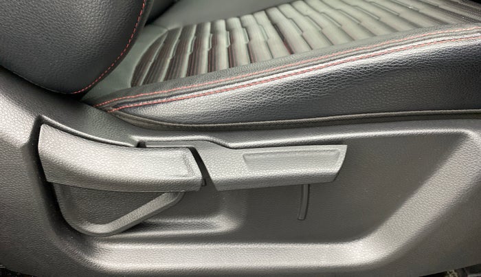 2022 KIA SONET GTX PLUS 1.5D AT DUAL TONE, Diesel, Automatic, 4,546 km, Driver Side Adjustment Panel