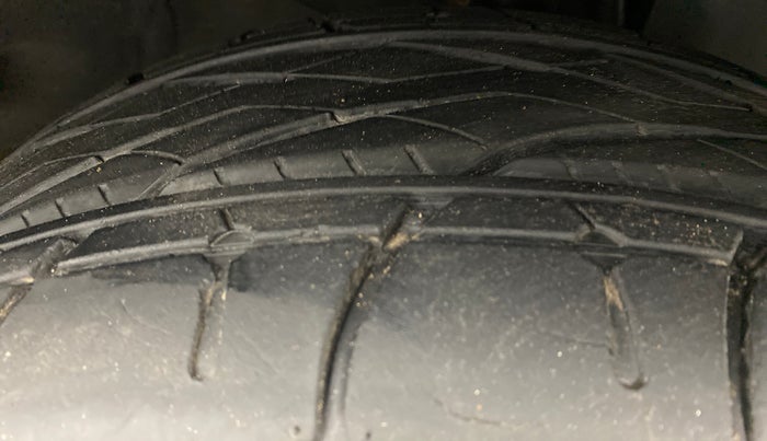 2022 KIA SONET GTX PLUS 1.5D AT DUAL TONE, Diesel, Automatic, 4,546 km, Right Front Tyre Tread
