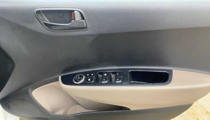 2019 Hyundai Grand i10 MAGNA 1.2 KAPPA VTVT, CNG, Manual, 1,12,058 km, Driver Side Door Panels Control