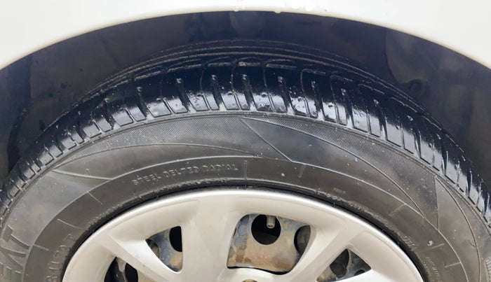 2019 Hyundai Grand i10 MAGNA 1.2 KAPPA VTVT, CNG, Manual, 1,12,058 km, Right Front Tyre Tread