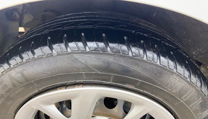 2019 Hyundai Grand i10 MAGNA 1.2 KAPPA VTVT, CNG, Manual, 1,12,058 km, Right Rear Tyre Tread