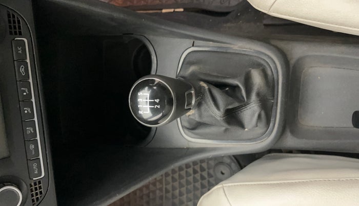 2015 Volkswagen Vento COMFORTLINE 1.6, Petrol, Manual, 90,615 km, Gear Lever