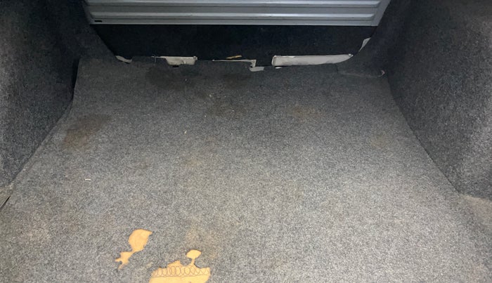 2015 Volkswagen Vento COMFORTLINE 1.6, Petrol, Manual, 90,615 km, Boot Inside