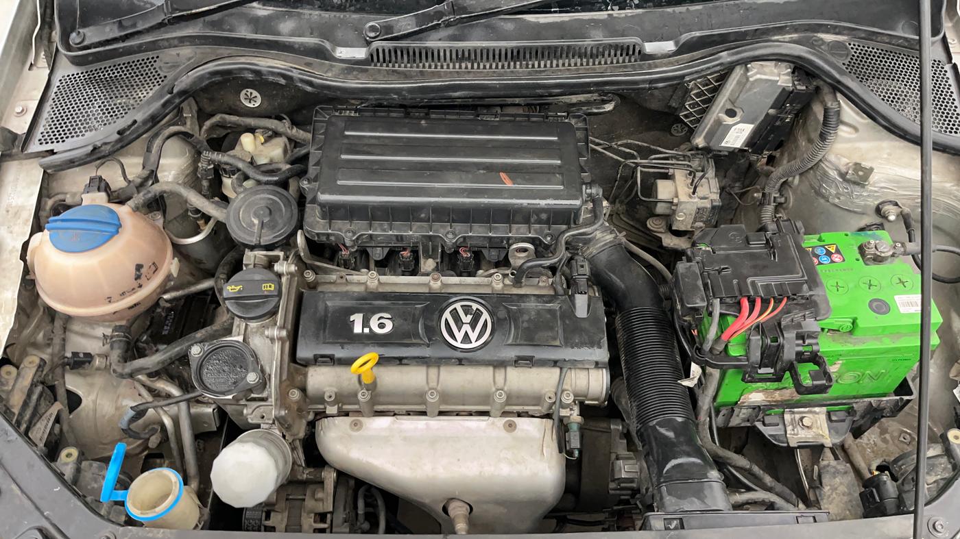 2015 Volkswagen Vento COMFORTLINE 1.6, Petrol, Manual, 400 km, Engine View