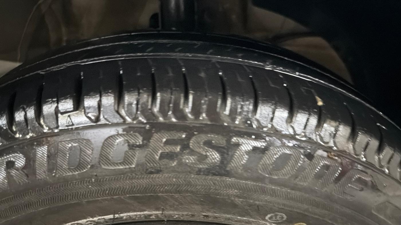 2020 Maruti Swift VXI, Petrol, Manual, 30,411 km, Right Front Tyre Tread