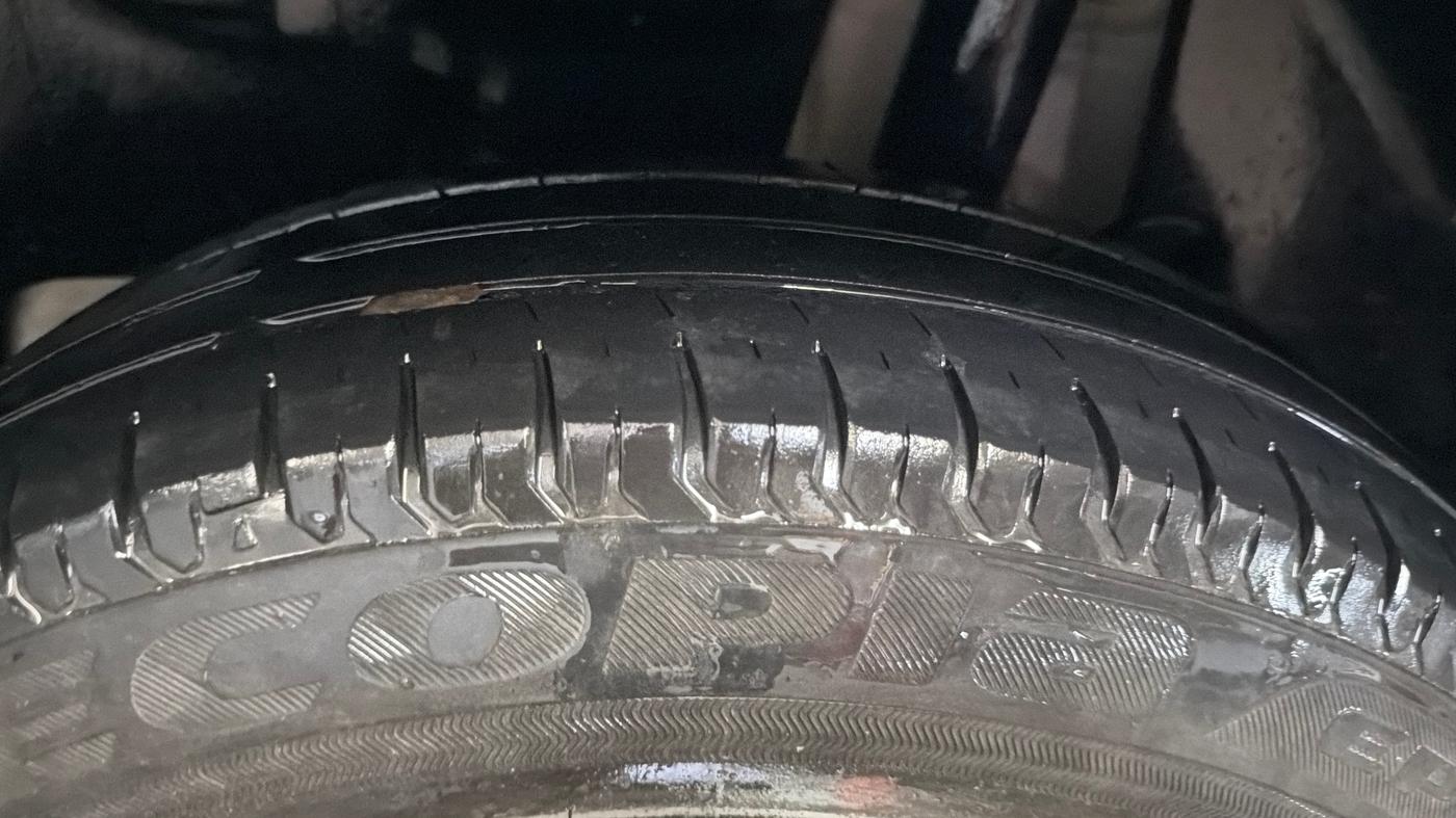 2020 Maruti Swift VXI, Petrol, Manual, 30,411 km, Left Rear Tyre Tread