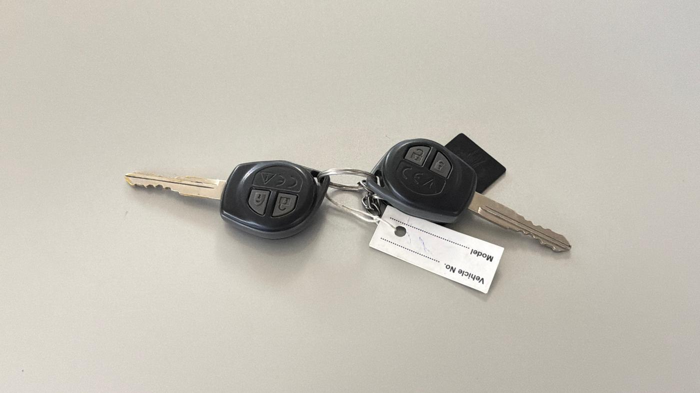 2020 Maruti Swift VXI, Petrol, Manual, 30,411 km, Key Close Up