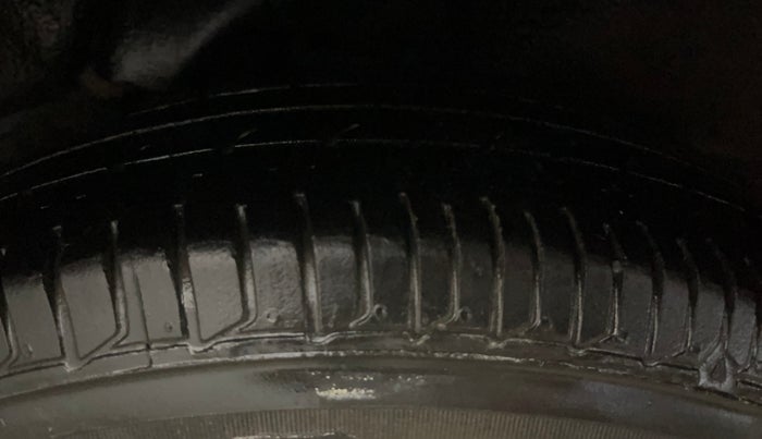 2015 Hyundai i10 MAGNA 1.1, Petrol, Manual, 28,226 km, Left Rear Tyre Tread