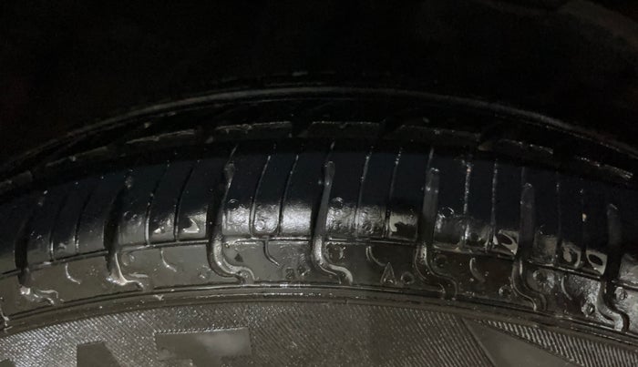2015 Hyundai i10 MAGNA 1.1, Petrol, Manual, 28,226 km, Right Front Tyre Tread