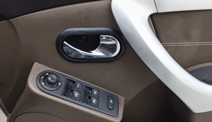 2016 Renault Duster 110 PS RXZ 4X2 AMT DIESEL, Diesel, Automatic, 90,036 km, Driver Side Door Panels Control