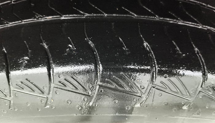 2016 Renault Duster 110 PS RXZ 4X2 AMT DIESEL, Diesel, Automatic, 90,036 km, Right Front Tyre Tread