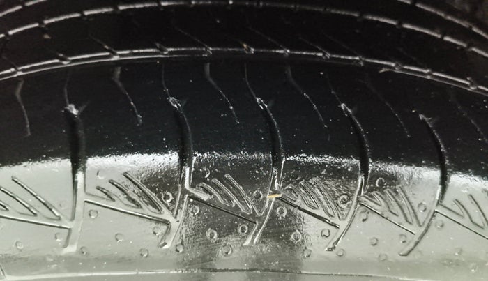 2016 Renault Duster 110 PS RXZ 4X2 AMT DIESEL, Diesel, Automatic, 90,036 km, Right Rear Tyre Tread