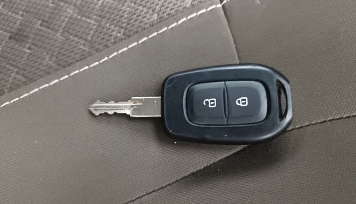 2016 Renault Duster 110 PS RXZ 4X2 AMT DIESEL, Diesel, Automatic, 90,036 km, Key Close Up