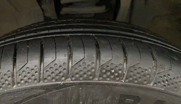 2021 Nissan MAGNITE XV TURBO CVT, Petrol, Automatic, 42,659 km, Left Front Tyre Tread