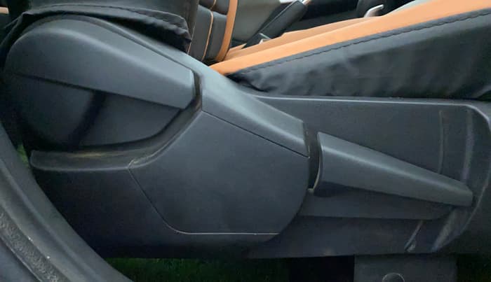 2021 Nissan MAGNITE XV TURBO CVT, Petrol, Automatic, 42,659 km, Driver Side Adjustment Panel