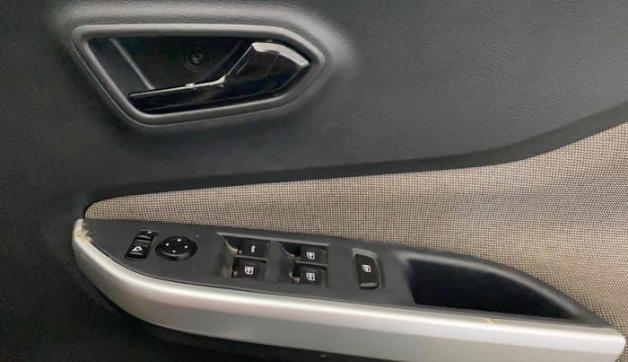 2021 Nissan MAGNITE XV TURBO CVT, Petrol, Automatic, 42,659 km, Driver Side Door Panels Control